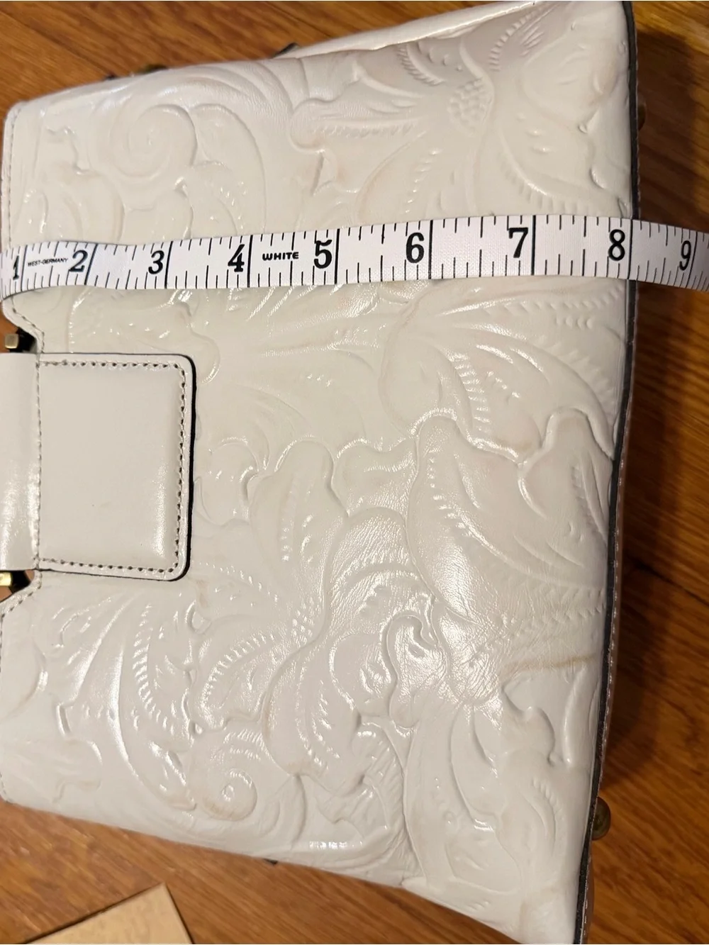 Patricia Nash Embossed Off-White Leather Purse w/Gold Handles & Shoulder Strap
